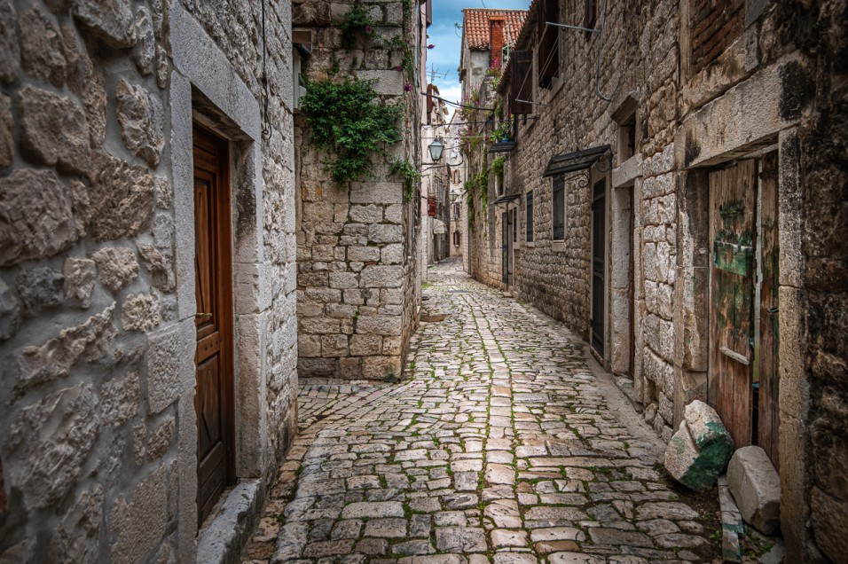 A i Trogir má uzonké uličky