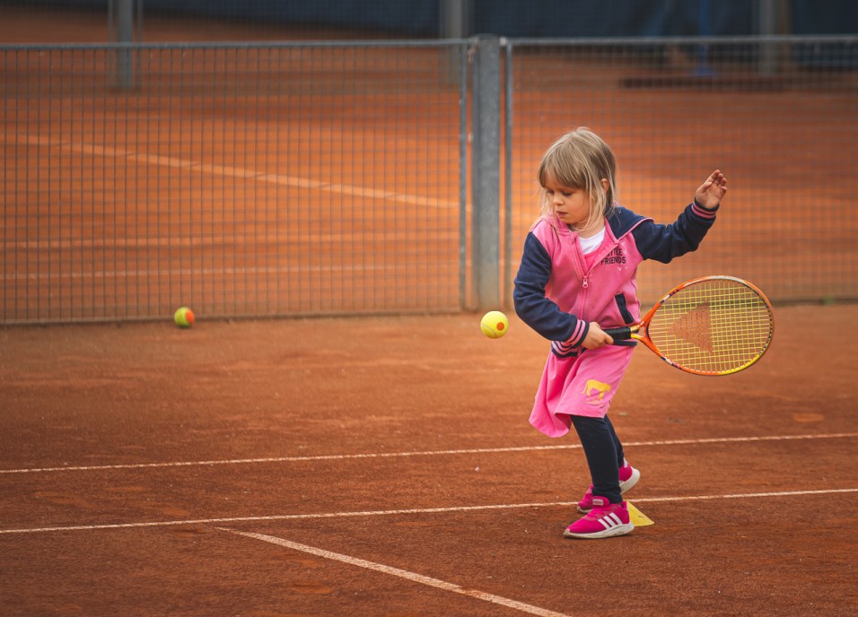 Budu se učit hrát tenis