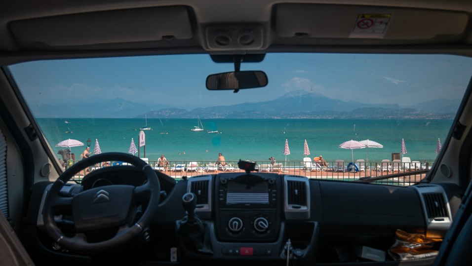 Parádní výhled na jezero Garda