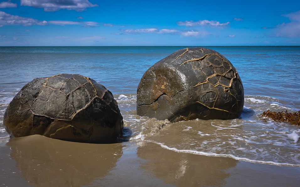  Moeraki boulders