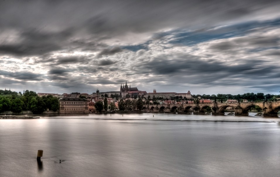 Pražský hrad po dešti