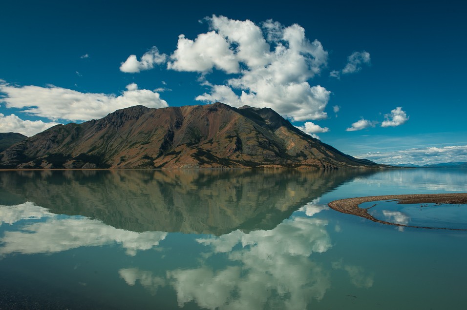 Jezero Kluane jako sklo