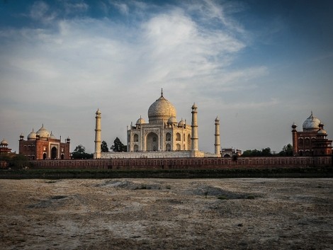 Koryto řeky a Taj Mahal