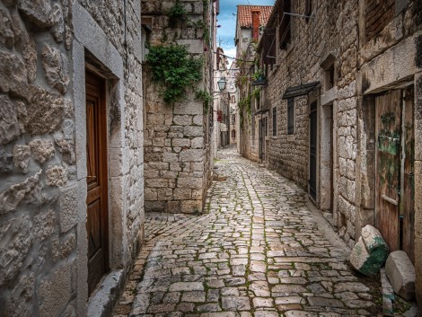 A i Trogir má uzonké uličky