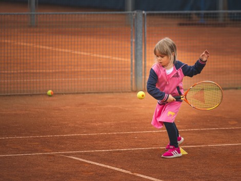 Budu se učit hrát tenis