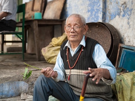 Tibetští důchodci v Raipuru