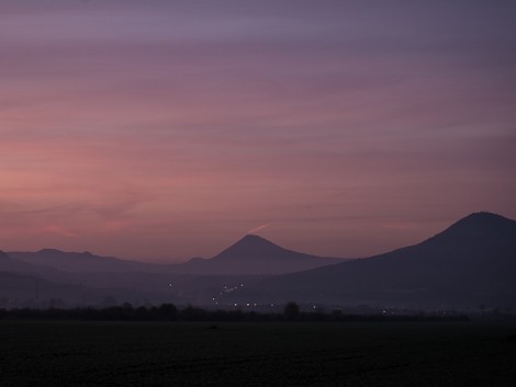 Západ nad Českým Středohořím