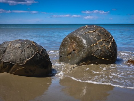  Moeraki boulders