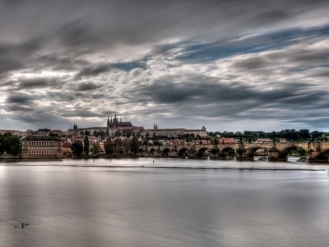 Pražský hrad po dešti